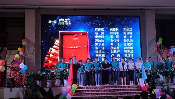 榴莲视频下载儀表員（yuán）工朗誦